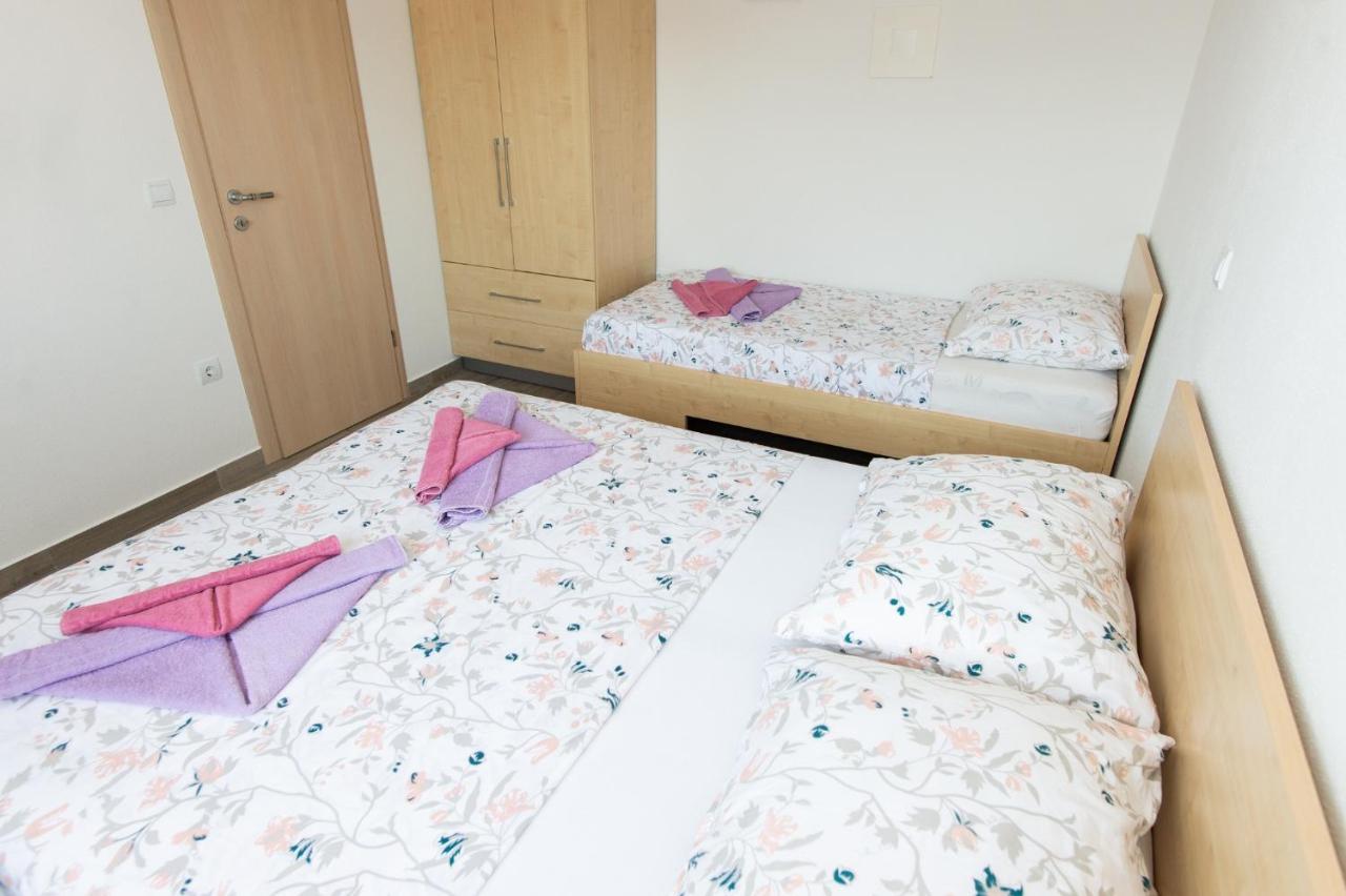 Apartments Villa Monique Рогозниця Екстер'єр фото