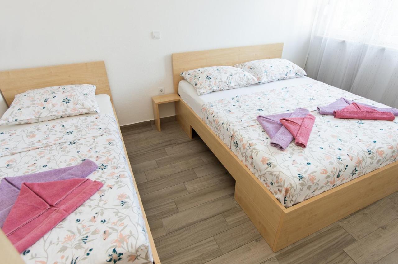 Apartments Villa Monique Рогозниця Екстер'єр фото