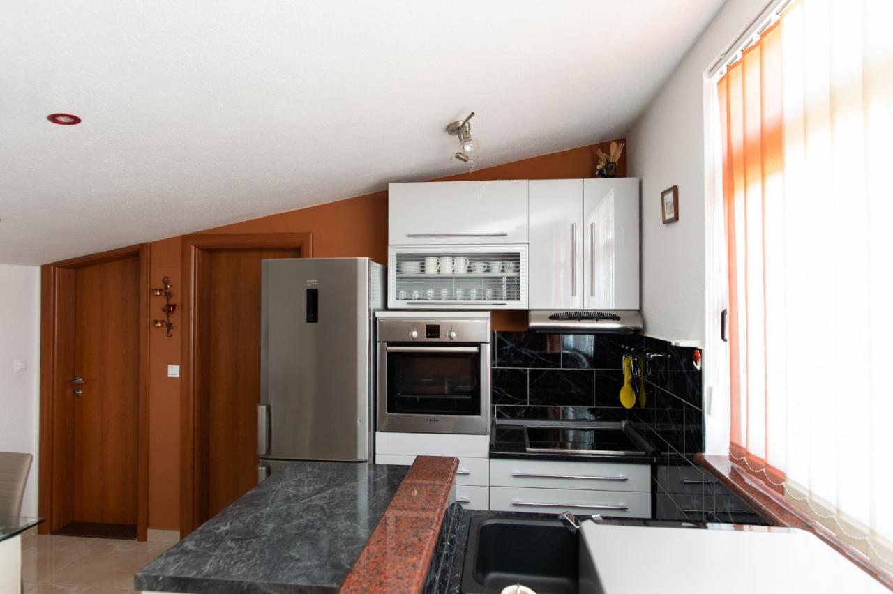 Apartments Villa Monique Рогозниця Екстер'єр фото