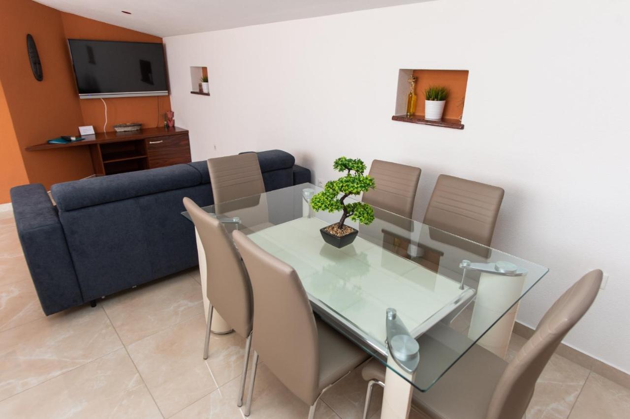 Apartments Villa Monique Рогозниця Екстер'єр фото