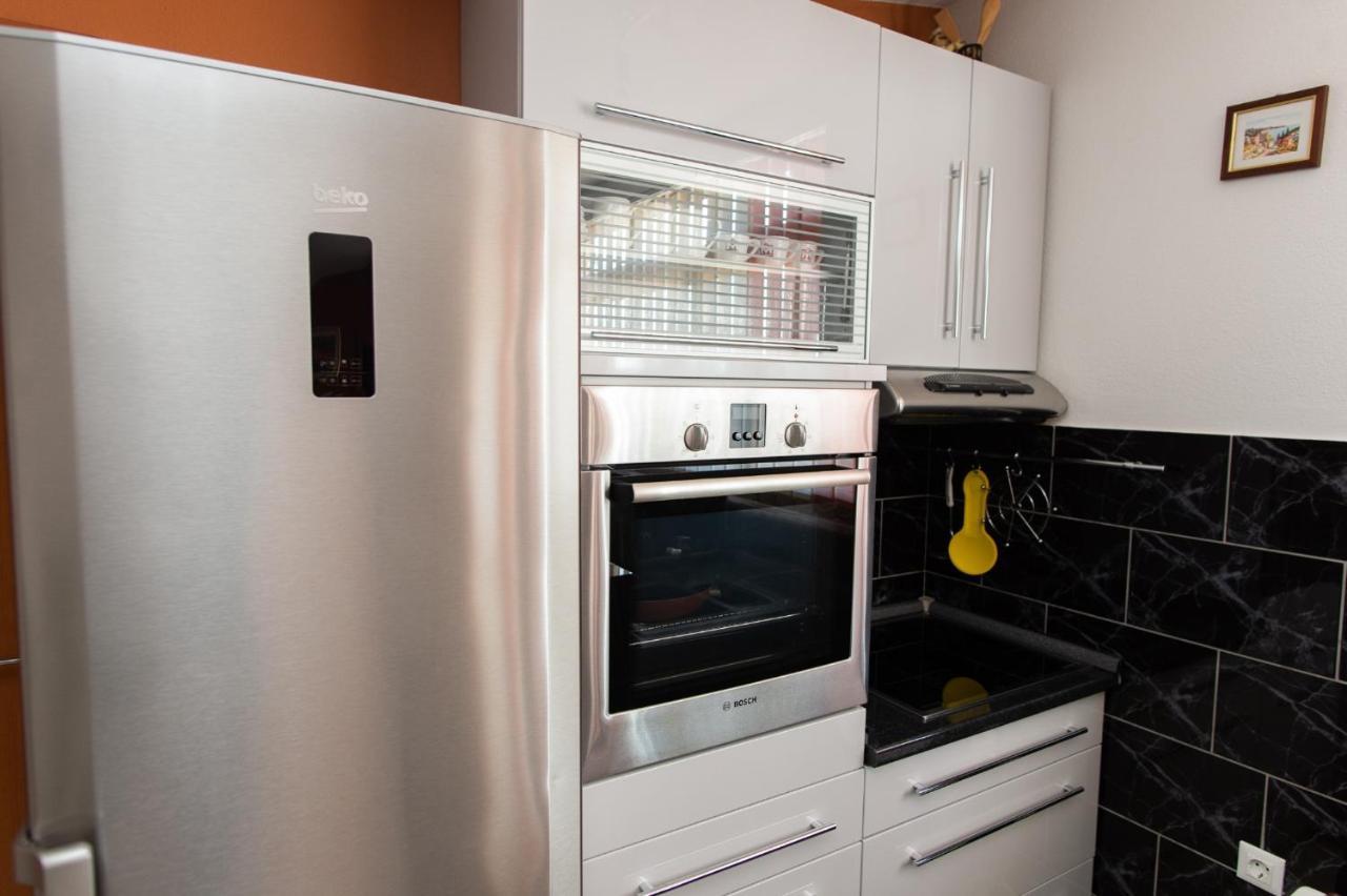 Apartments Villa Monique Рогозниця Екстер'єр фото