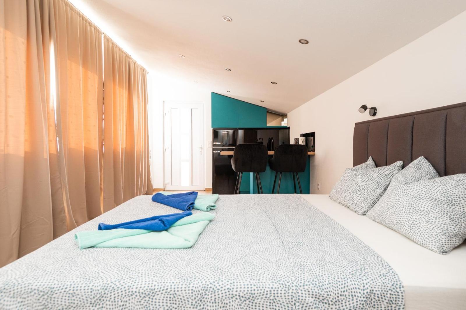 Apartments Villa Monique Рогозниця Екстер'єр фото
