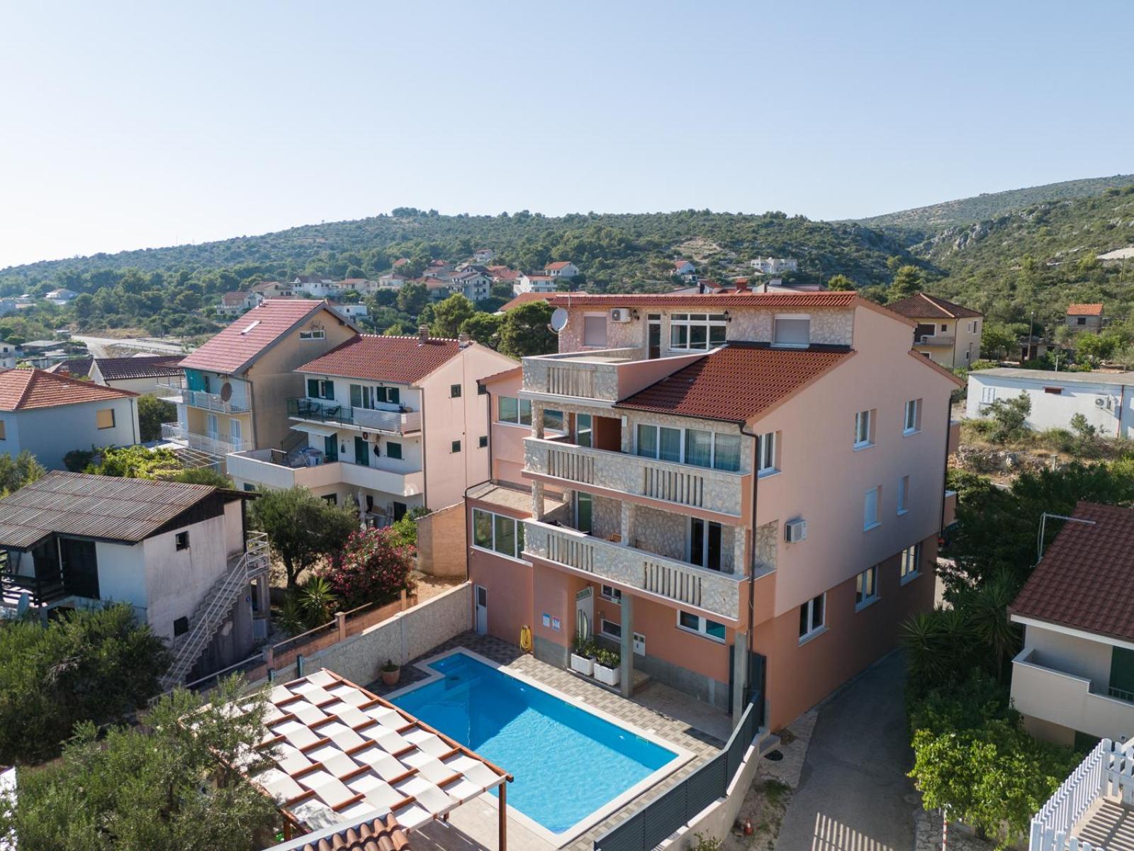 Apartments Villa Monique Рогозниця Екстер'єр фото