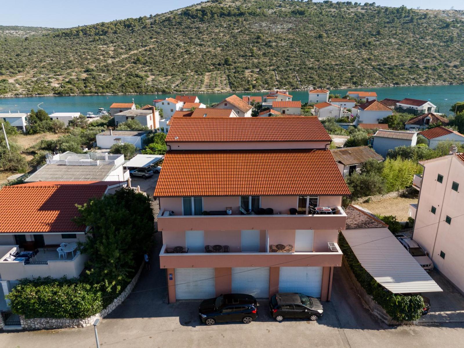 Apartments Villa Monique Рогозниця Екстер'єр фото
