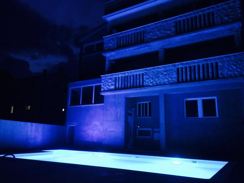 Apartments Villa Monique Рогозниця Екстер'єр фото