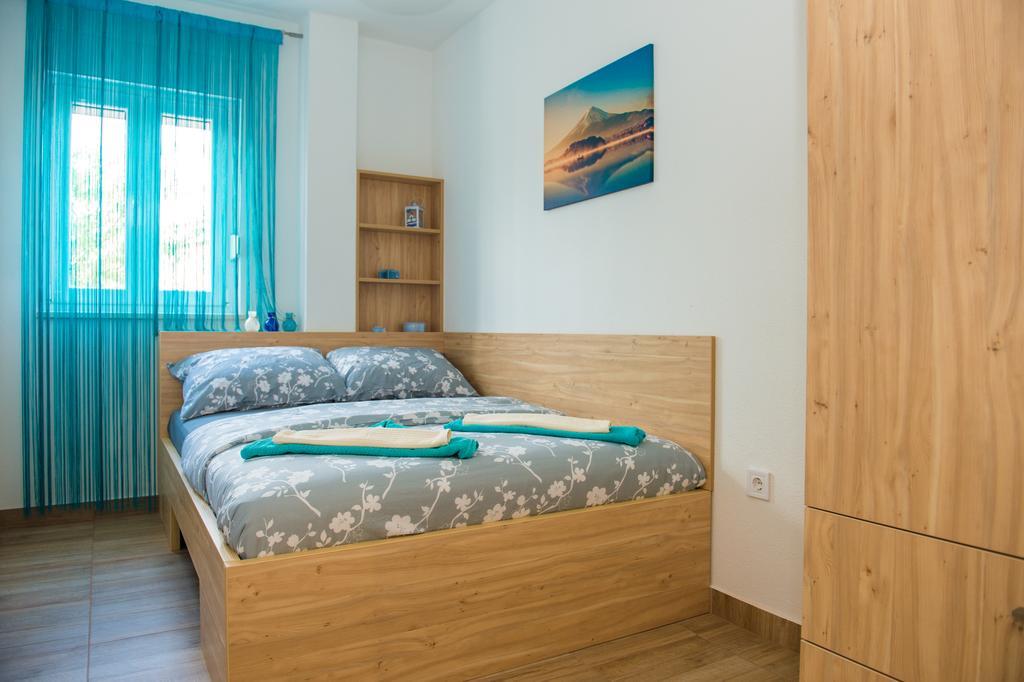 Apartments Villa Monique Рогозниця Екстер'єр фото