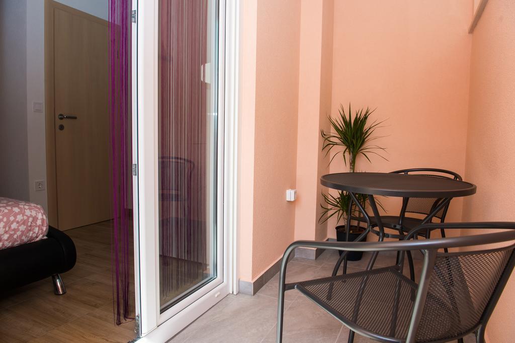 Apartments Villa Monique Рогозниця Екстер'єр фото