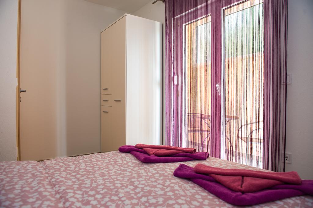 Apartments Villa Monique Рогозниця Екстер'єр фото