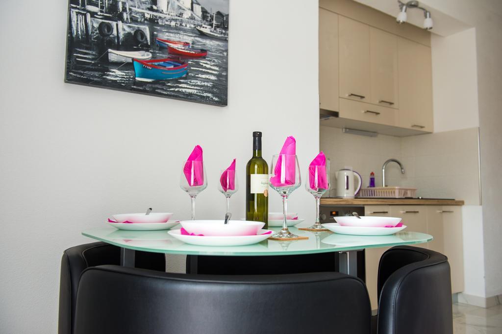 Apartments Villa Monique Рогозниця Екстер'єр фото