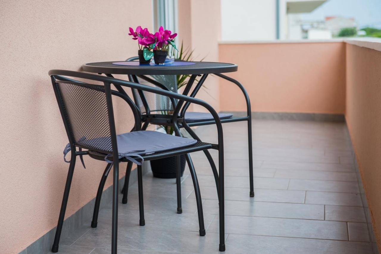 Apartments Villa Monique Рогозниця Екстер'єр фото