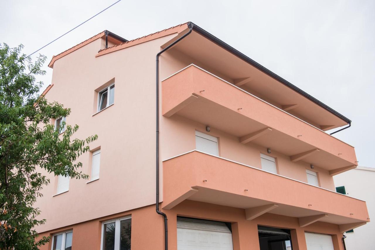 Apartments Villa Monique Рогозниця Екстер'єр фото